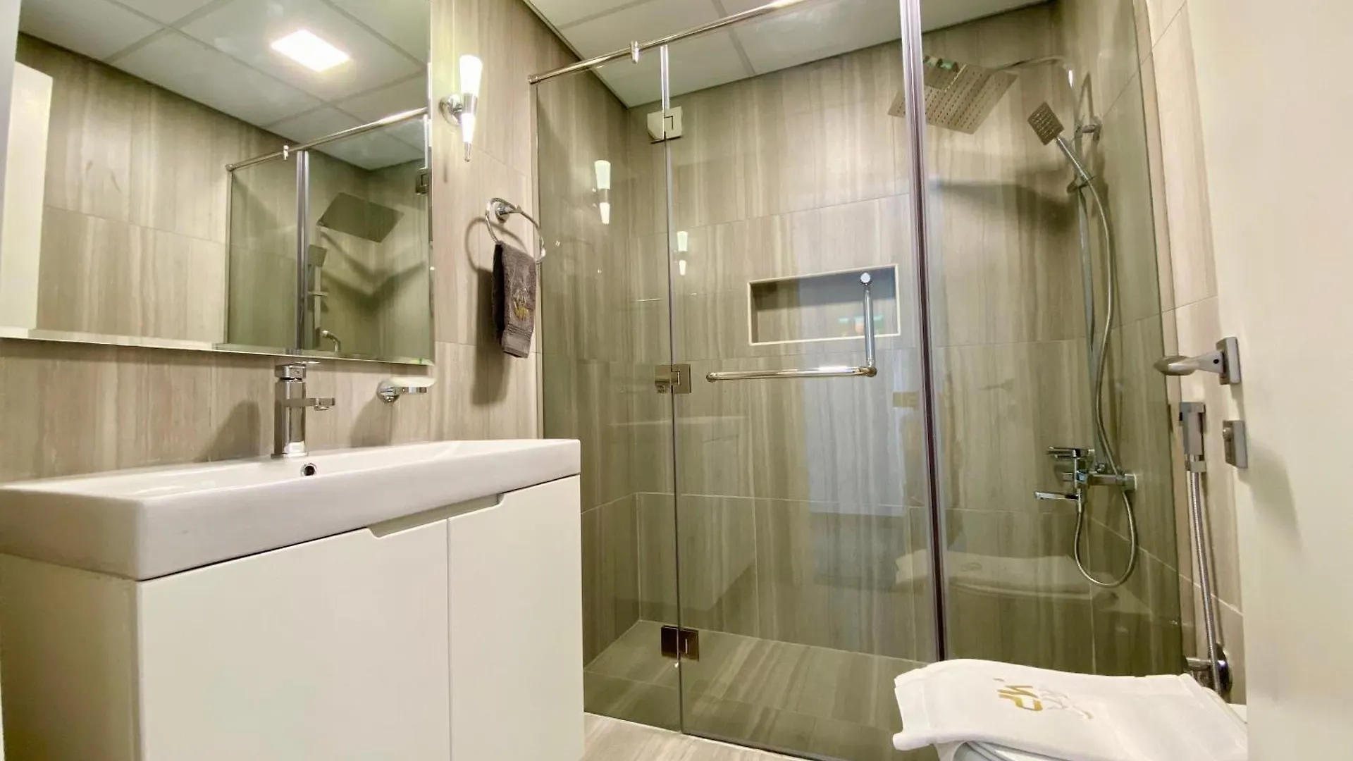 Marcopolo - Spacious Studio, Jvt, Gym & Pool Dubai