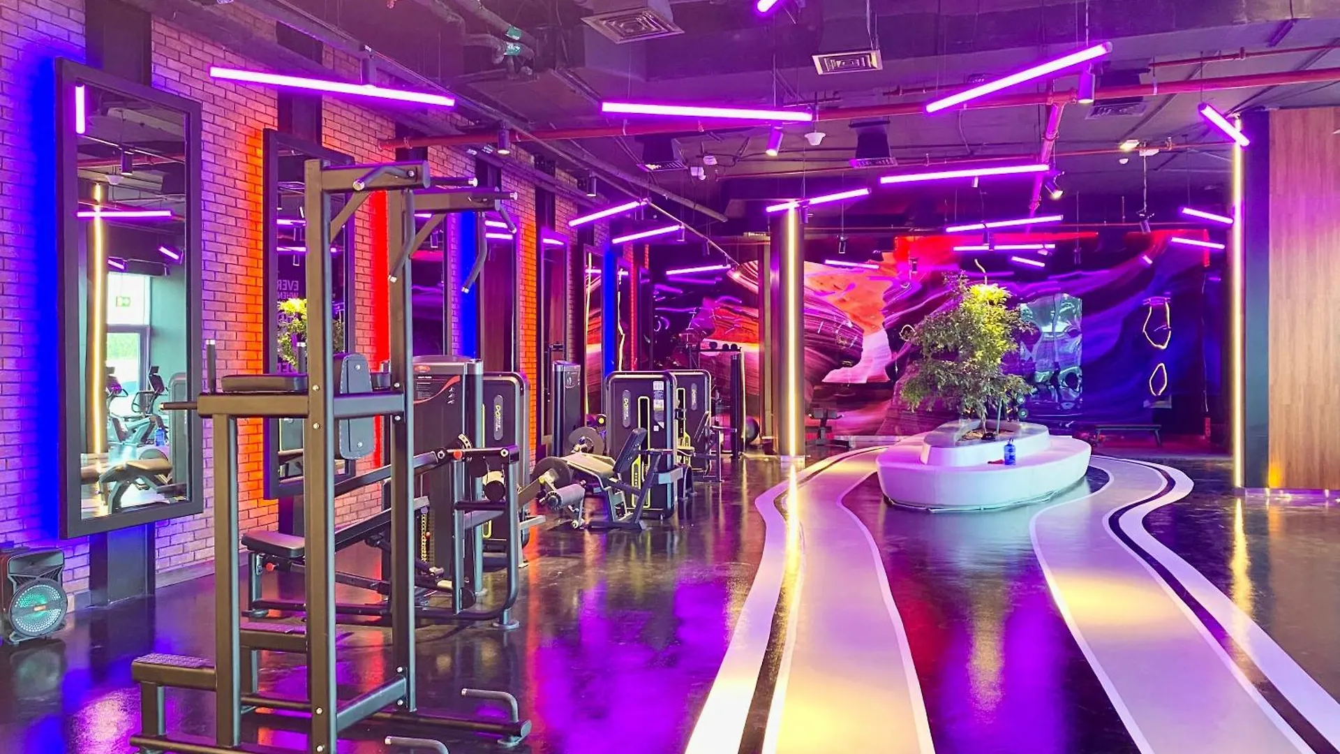 Marcopolo - Spacious Studio, Jvt, Gym & Pool Dubai
