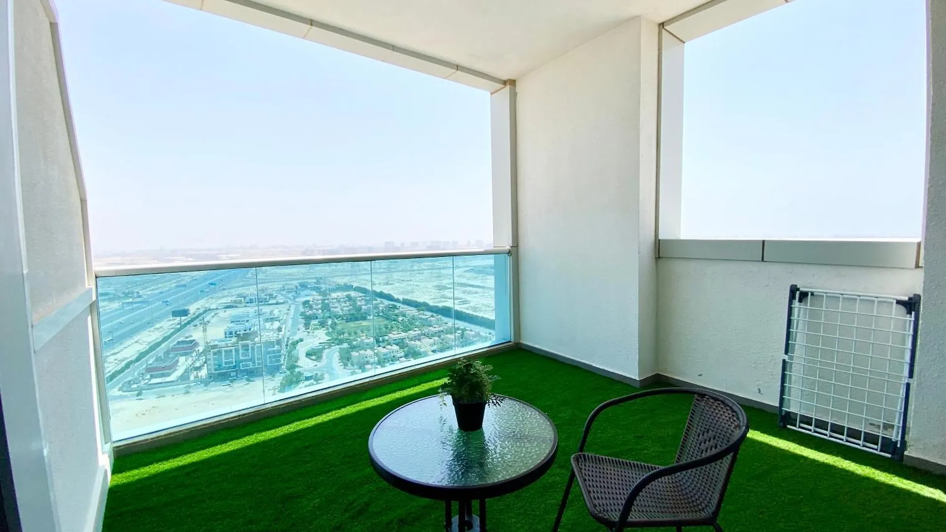 Apartment Marcopolo - Spacious Studio, Jvt, Gym & Pool Dubai