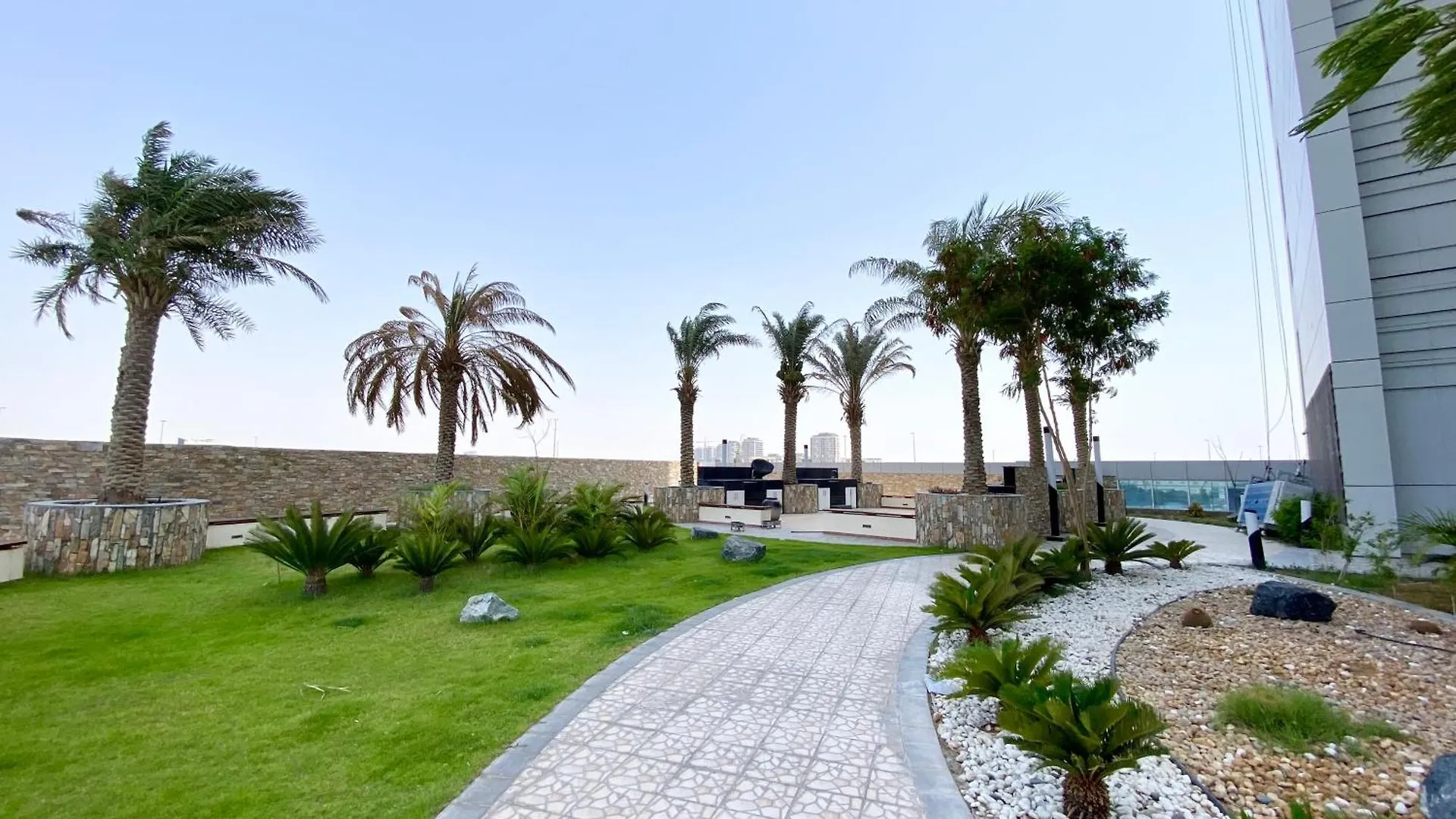 Marcopolo - Spacious Studio, Jvt, Gym & Pool Dubai Apartment
