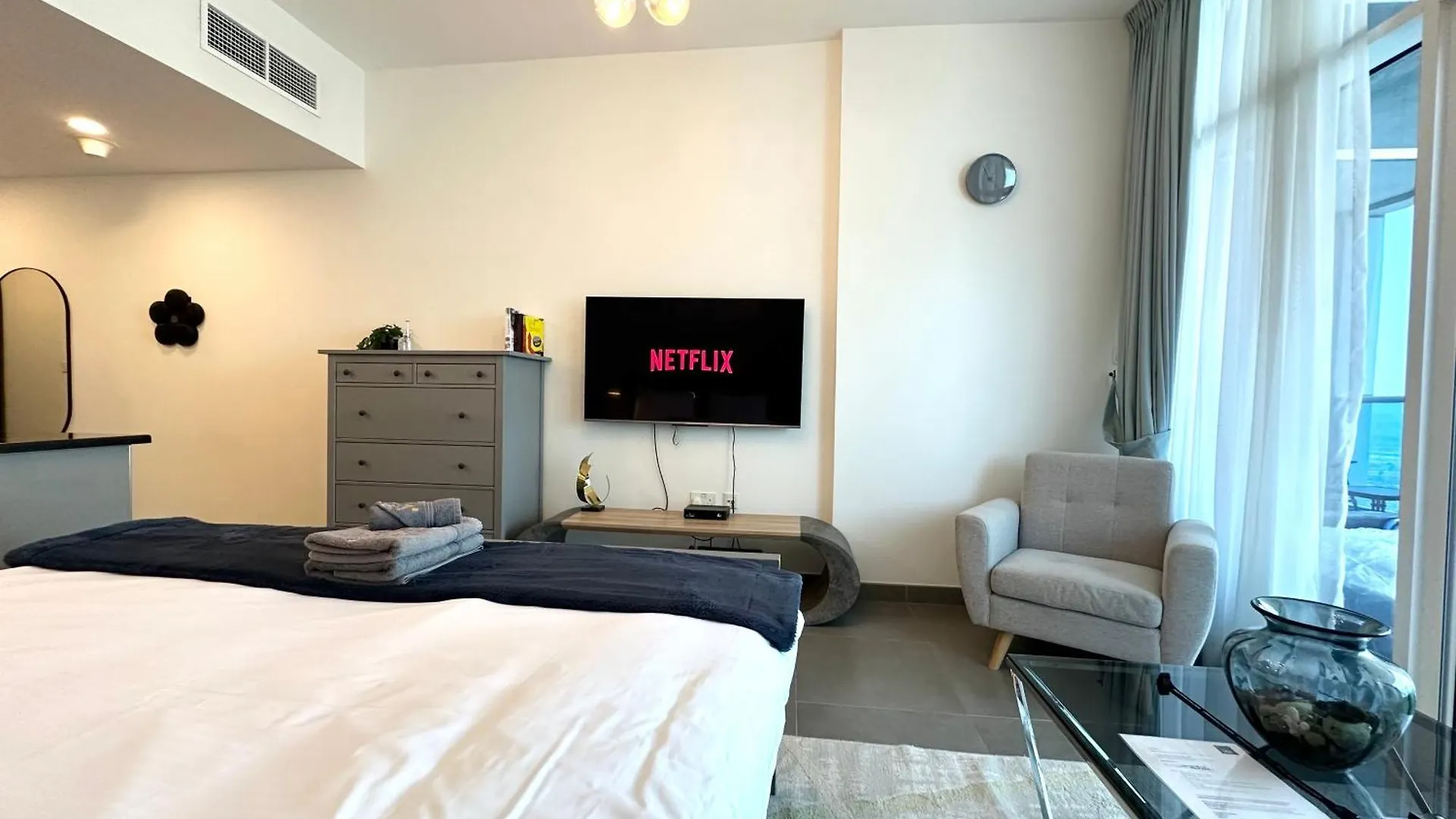 Apartment Marcopolo - Spacious Studio, Jvt, Gym & Pool Dubai