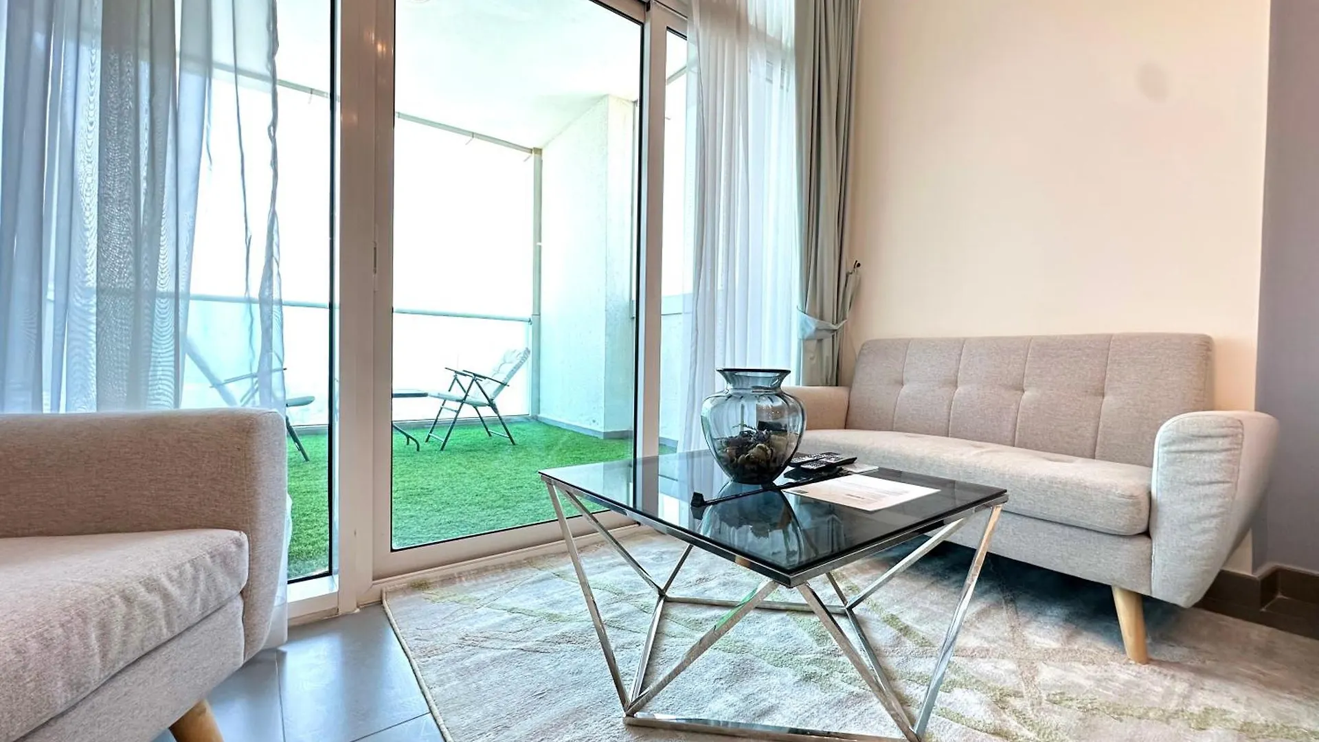 Marcopolo - Spacious Studio, Jvt, Gym & Pool Dubai