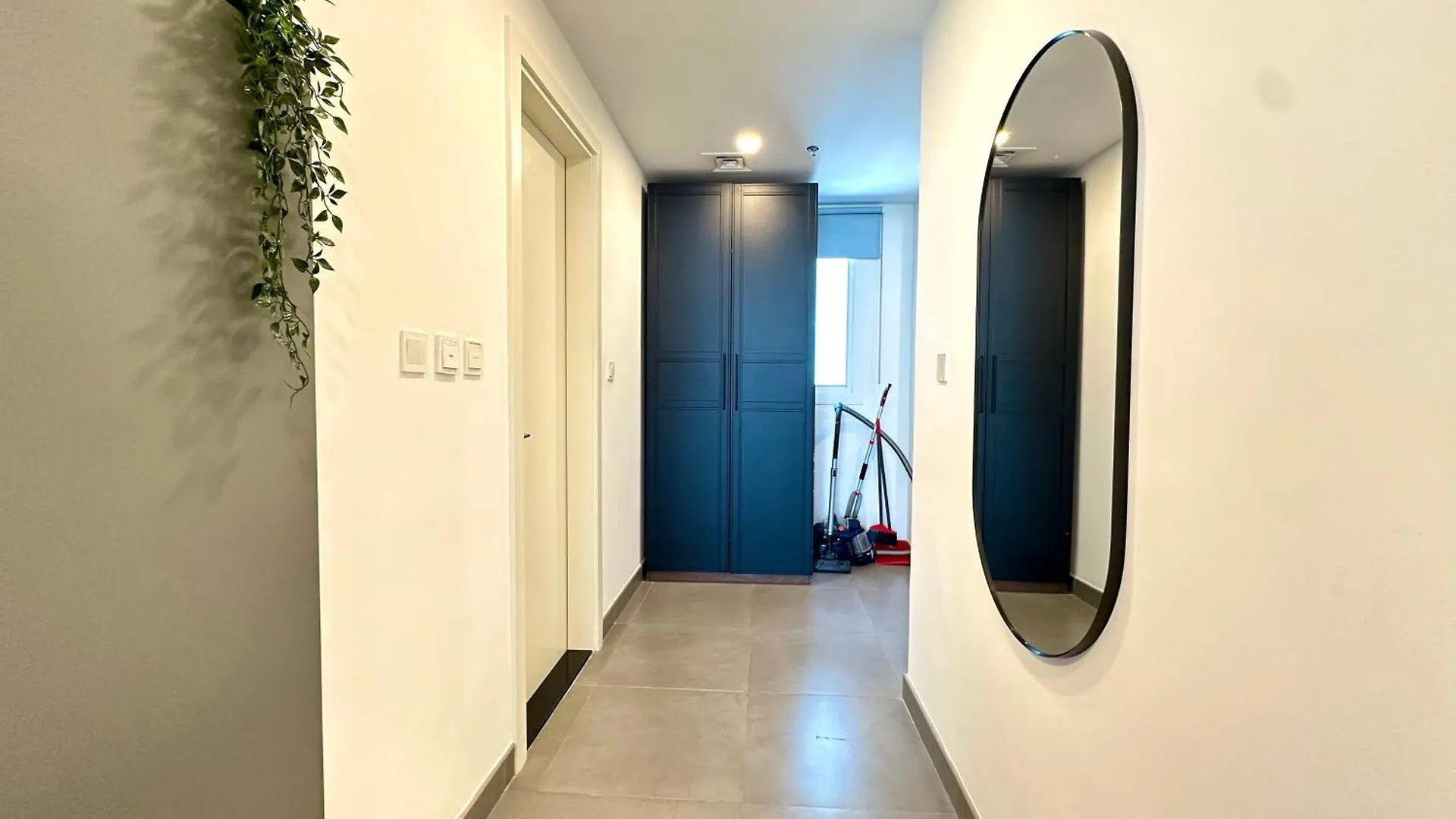 Marcopolo - Spacious Studio, Jvt, Gym & Pool Dubai Apartment